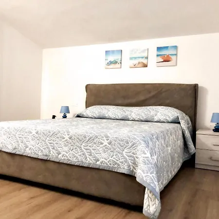 Algherolux -free Secure Gated Parking For Cars And Motorbikes Guest house *