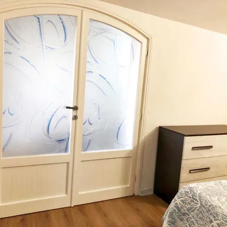 Guest house Algherolux -free Secure Gated Parking For Cars And Motorbikes