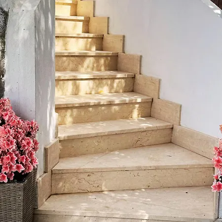 Guest house Algherolux -free Secure Gated Parking For Cars And Motorbikes Alghero